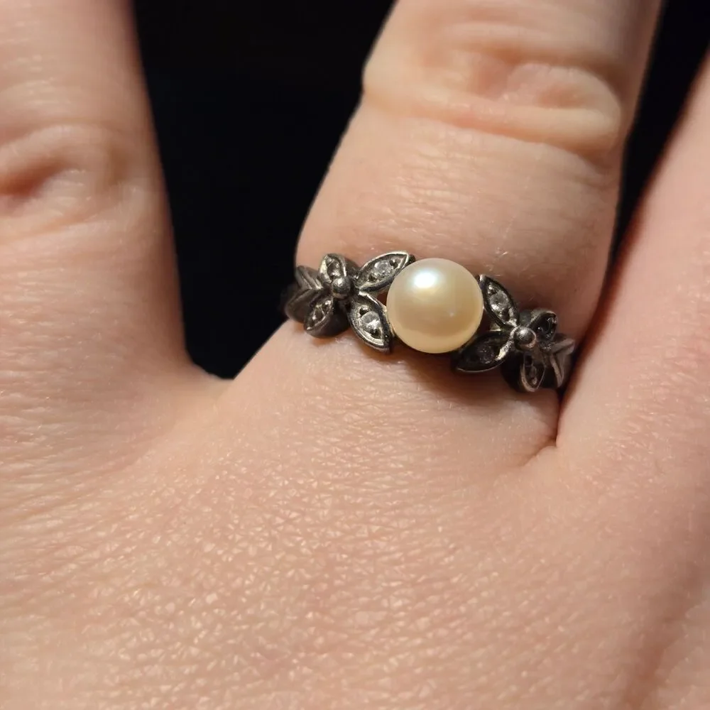 Dainty vintage sterling silver ring sz 9